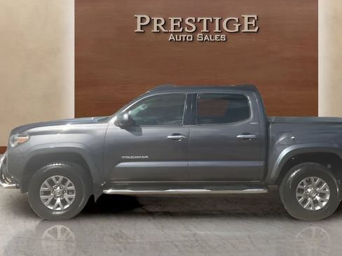 Used 2016 Toyota Tacoma SR5 RWD image 2