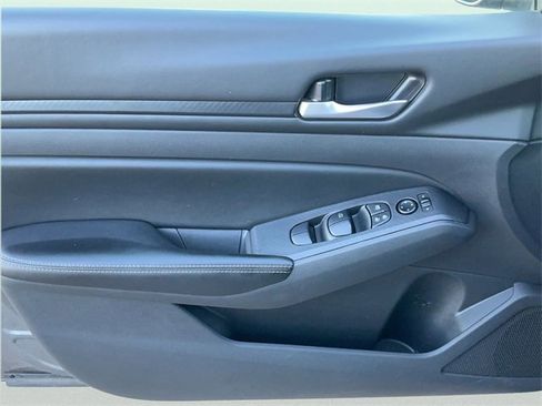 Used 2025 Nissan Altima 2.5 SV image 10