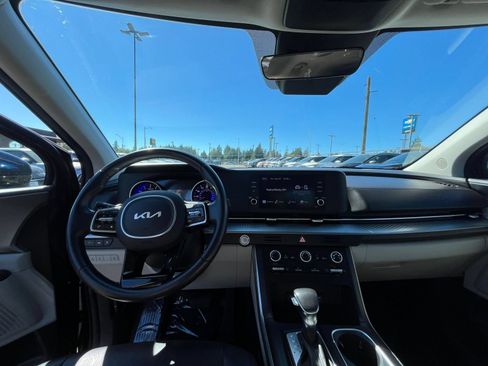 Used 2023 Kia Carnival LX FWD image 30