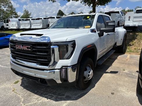 Used 2024 GMC Sierra 3500 Pro w/ Convenience Package AWD/4WD image 3