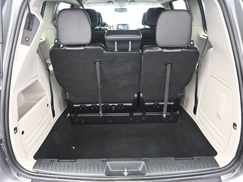 Used 2013 Chrysler Town & Country Touring-L w/ Driver Convenience Group FWD image 33