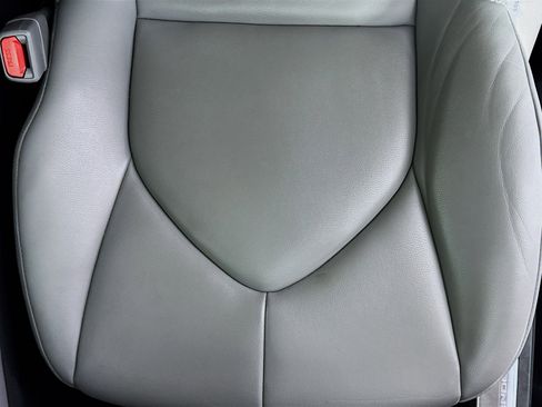 Used 2023 Toyota Highlander XLE AWD/4WD image 18