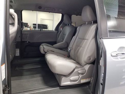 Used 2020 Toyota Sienna XLE image 16