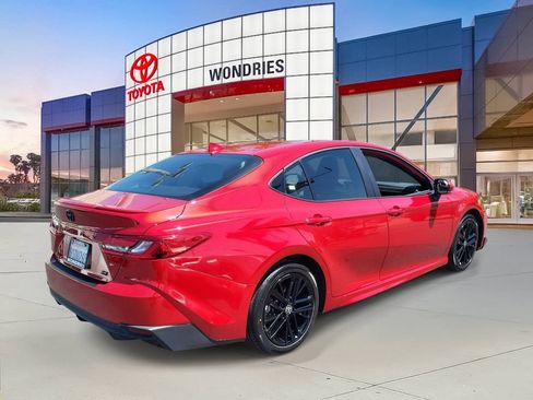 Used 2025 Toyota Camry SE w/ Convenience Package FWD image 6