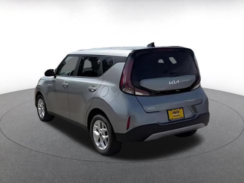 Used 2025 Kia Soul LX w/ LX Technology Package FWD image 10