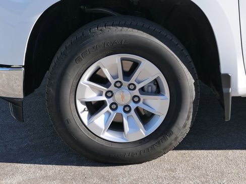 Used 2025 Chevrolet Silverado 1500 LT image 11