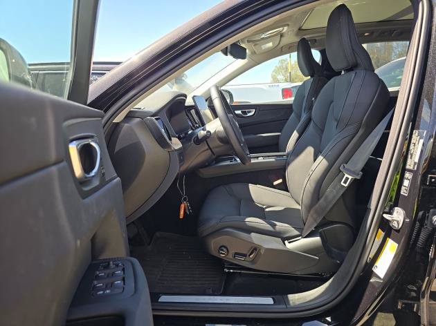 Used 2026 Volvo XC60 B5 Plus AWD/4WD image 4