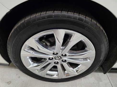 Used 2024 Toyota Sienna Platinum FWD image 11