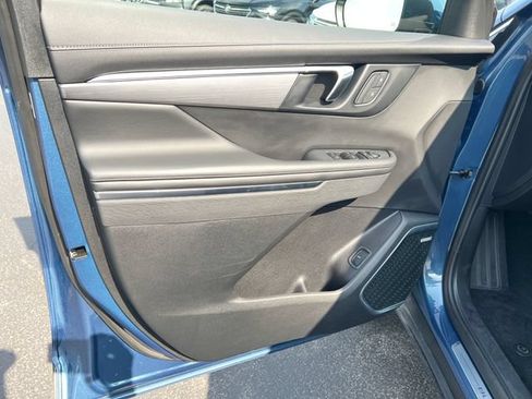 Certified 2025 Buick Enclave Preferred FWD image 11