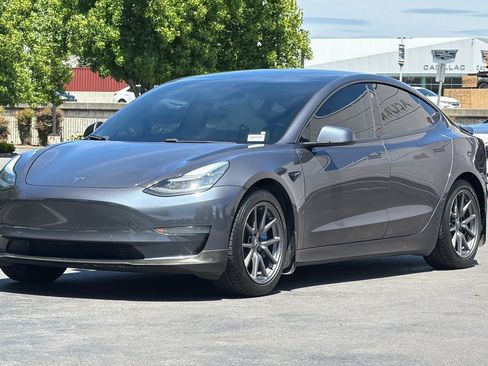 Used 2020 Tesla Model 3 Standard Range Plus RWD image 9