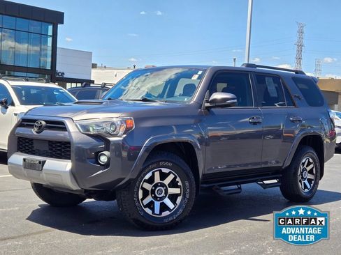 Used 2021 Toyota 4Runner TRD Off-Road Premium w/ Moonroof Package AWD/4WD image 2