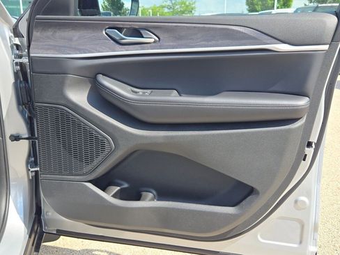 New 2025 Jeep Grand Cherokee L Limited w/ MOPAR Finishing Package image 9