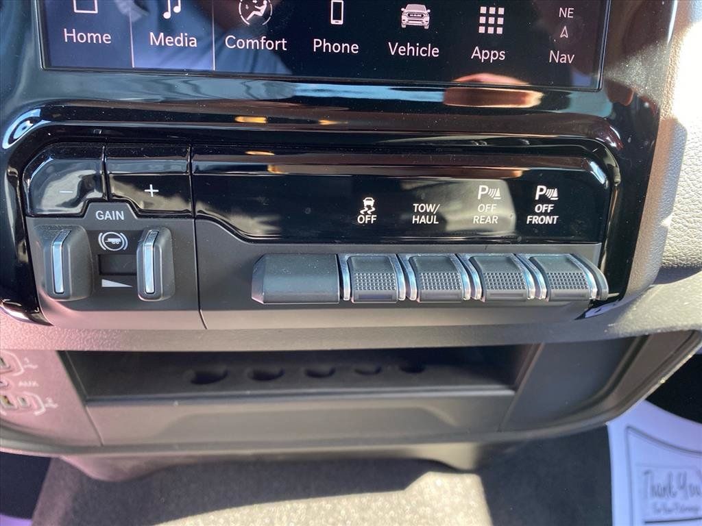 Used 2026 RAM 2500 Big Horn AWD/4WD image 14
