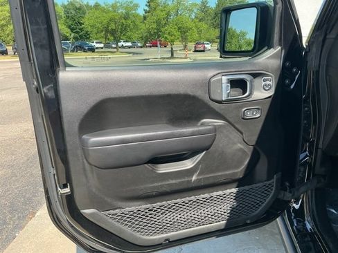 Used 2024 Jeep Wrangler Unlimited Rubicon AWD/4WD image 15
