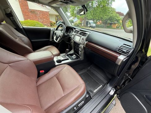 Used 2018 Toyota 4Runner Limited AWD/4WD image 10