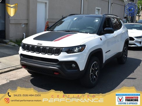 Used 2025 Jeep Compass Trailhawk AWD/4WD image 1
