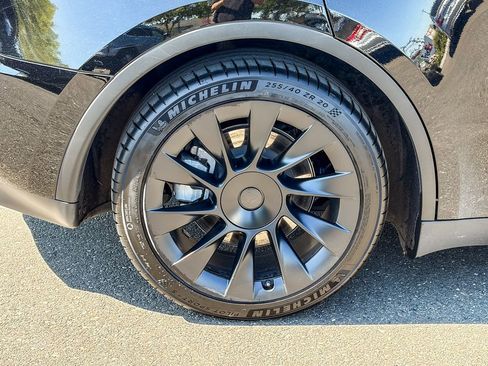 Used 2023 Tesla Model Y Long Range image 15