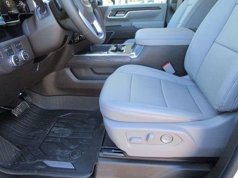 New 2026 GMC Sierra 2500 SLT w/ SLT Premium Package image 32