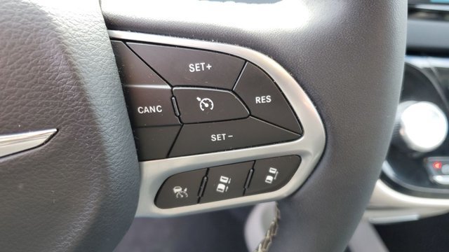 Used 2024 Chrysler Pacifica Touring-L FWD image 12