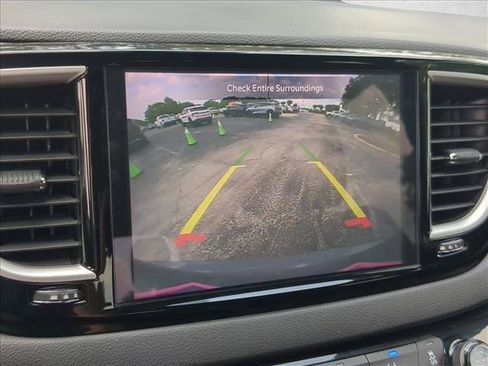 Used 2025 Chrysler Pacifica Select FWD image 13