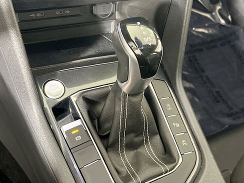 Used 2022 Volkswagen Tiguan SEL R-Line image 17