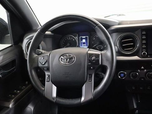 Used 2022 Toyota Tacoma TRD Sport w/ TRD Premium Sport Package AWD/4WD image 15