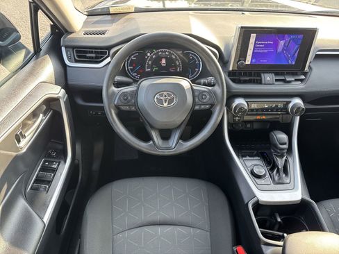Used 2025 Toyota RAV4 XLE image 28