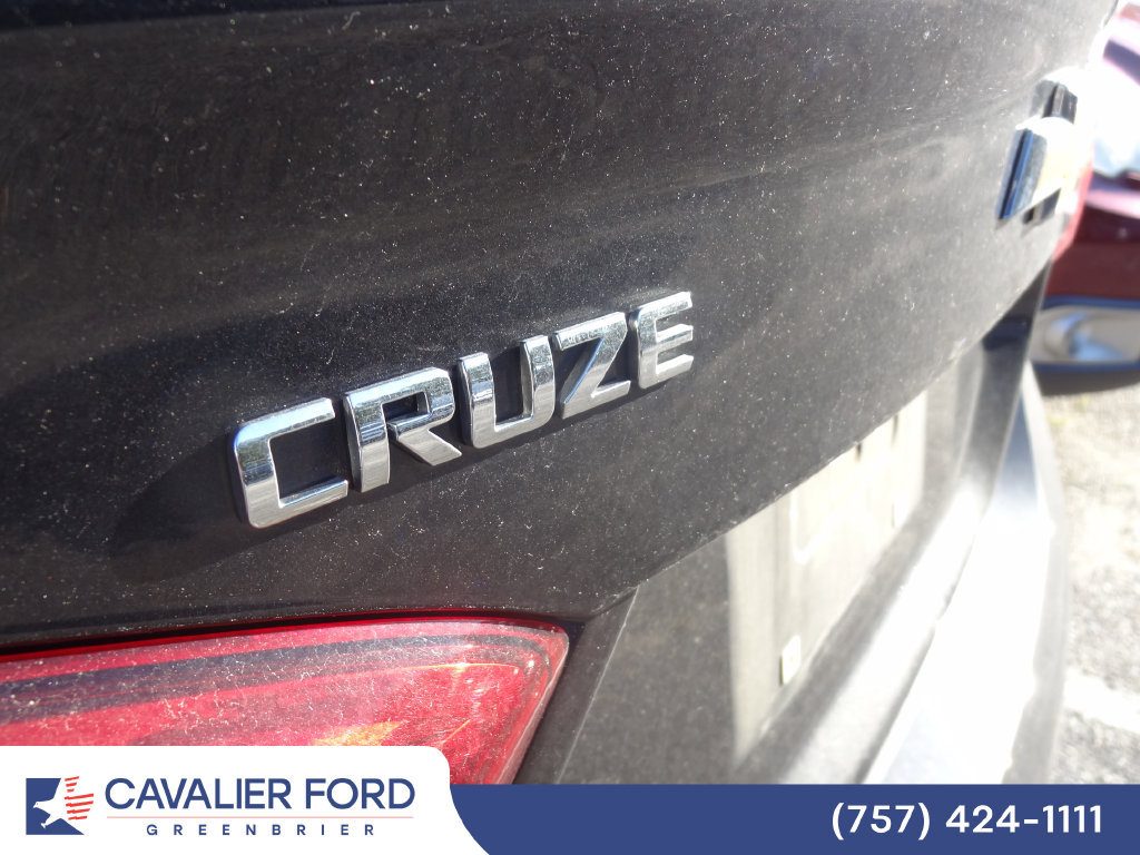 Used 2017 Chevrolet Cruze LT w/ RS Package FWD image 6
