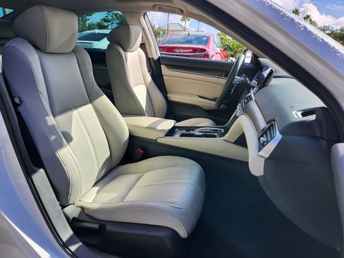 Used 2019 Honda Accord EX image 18