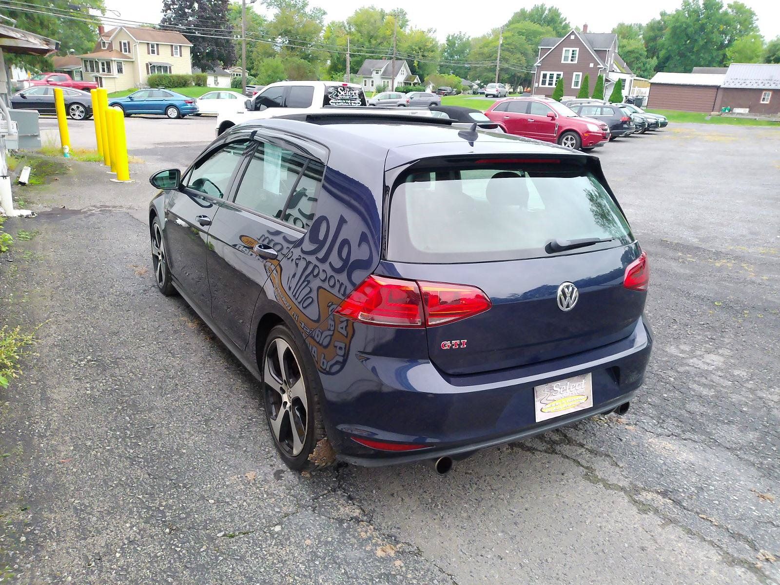 Used 2017 Volkswagen Golf 4-Door FWD image 7