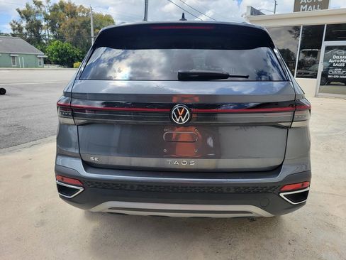 Used 2025 Volkswagen Taos SE FWD image 6