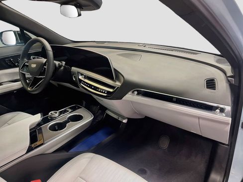 Used 2025 Cadillac Lyriq Sport AWD/4WD image 28