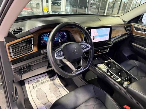 Used 2025 Volkswagen Atlas SE image 28