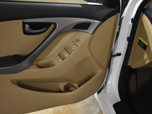 Used 2013 Hyundai Elantra GLS image 14