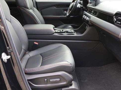 Used 2025 Honda Pilot TrailSport image 30