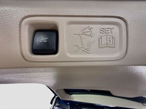 Used 2020 Lincoln Navigator L Reserve RWD image 48