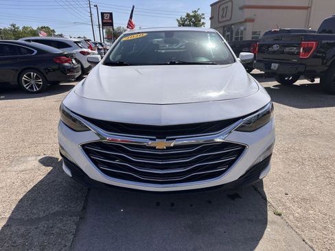 Used 2020 Chevrolet Malibu LT image 2