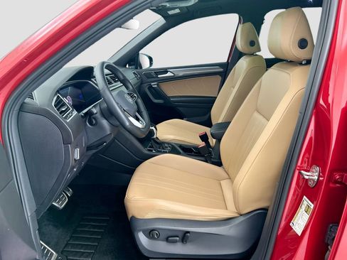 Certified 2024 Volkswagen Tiguan SE R-Line FWD image 17