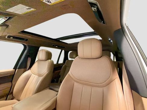 Used 2025 Land Rover Range Rover Long Wheelbase SE AWD/4WD image 18