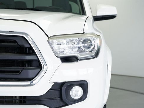 Used 2018 Toyota Tacoma SR5 image 4