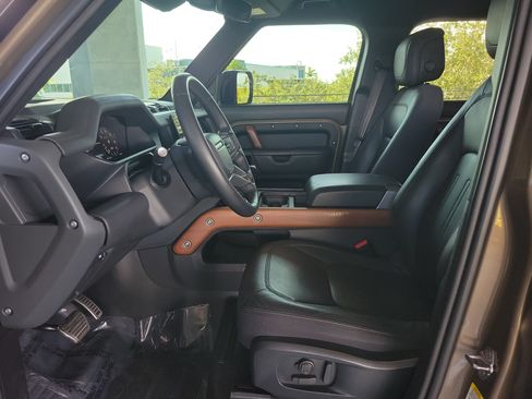Used 2023 Land Rover Defender 110 X AWD/4WD image 19