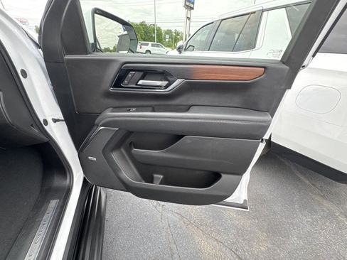 Used 2025 GMC Yukon Denali AWD/4WD image 20