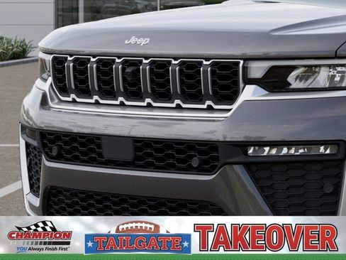 New 2026 Jeep Grand Cherokee Limited w/ Luxury Tech Group II AWD/4WD image 11