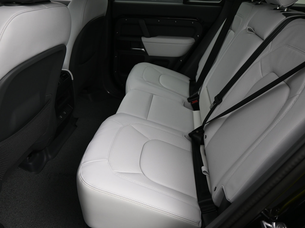 Used 2025 Land Rover Defender 110 X-Dynamic SE AWD/4WD image 6