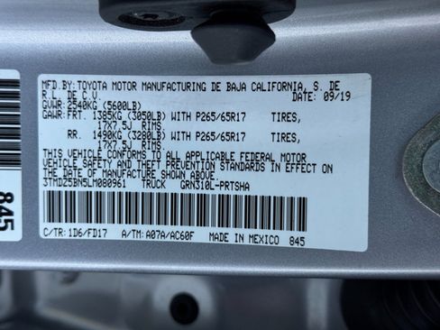 Used 2020 Toyota Tacoma TRD Sport image 41