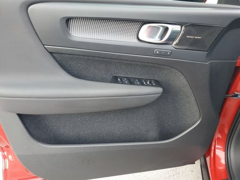 Used 2021 Volvo XC40 P8 Recharge w/ Advanced Package image 23