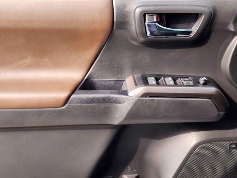 Used 2023 Toyota Tacoma Limited image 21