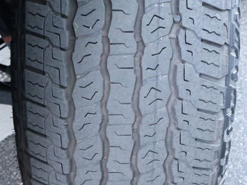 Used 2024 GMC Yukon XL AT4 w/ Technology Package image 15