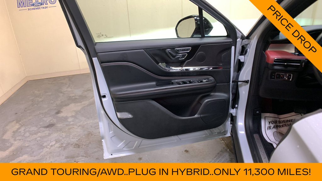 Used 2025 Lincoln Corsair Grand Touring w/ Towing Package AWD/4WD image 26