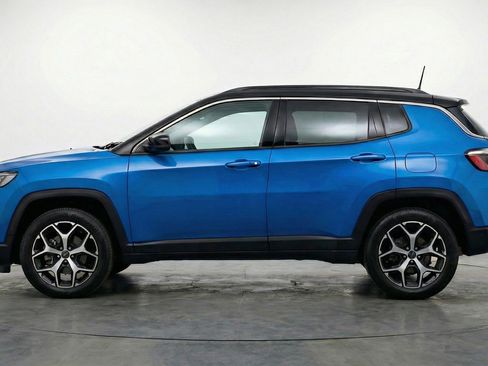 Used 2025 Jeep Compass Limited AWD/4WD image 5